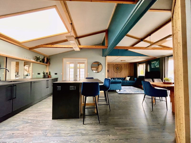 Open-plan kitchen, dining and lounge